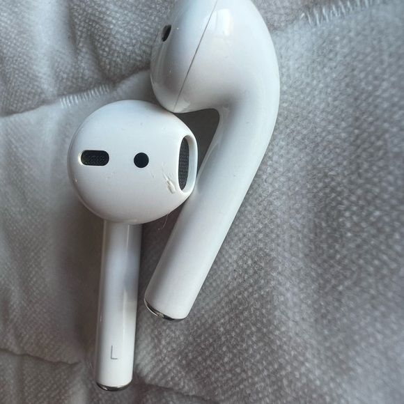 Apple Airpods 2nd generation with charging case - Picture 8 of 9